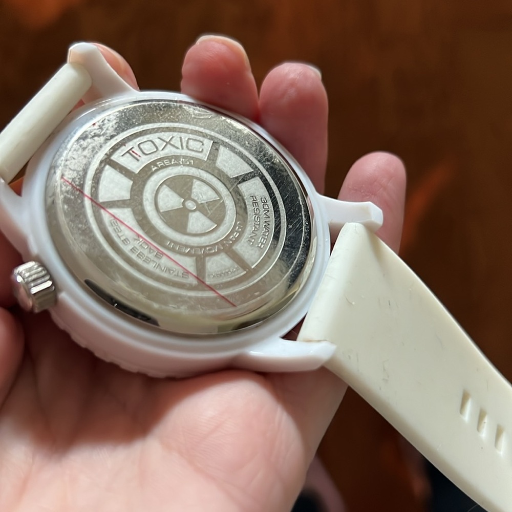 Toxic Brand Watch - Picture 7 of 7